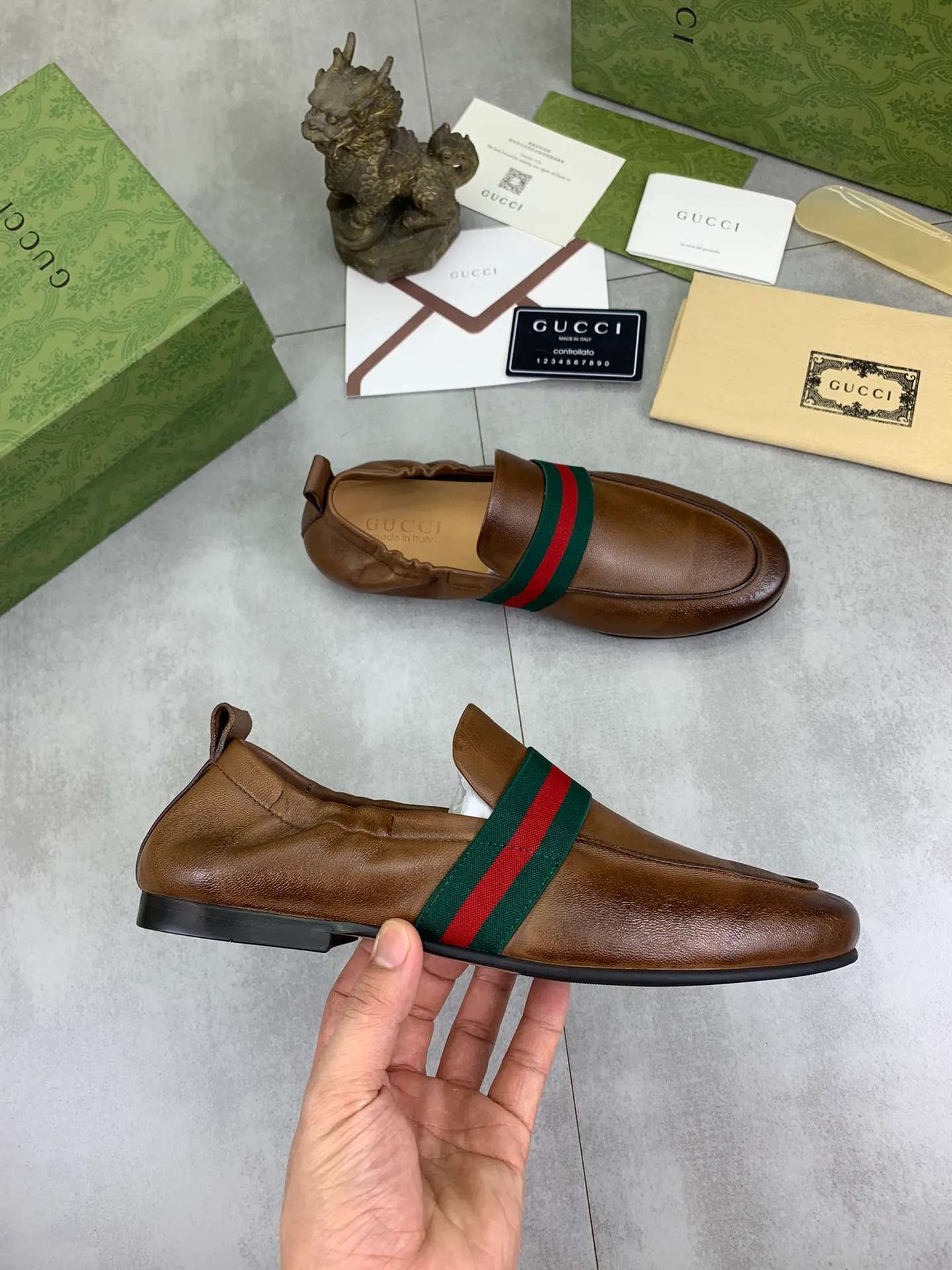 Men's Men's Shoes💰P520💰【New Style】Water-dyed Niuli Gucci's most popular selection of lazy slip-on leather shoes (Gucci) official website latest Gucci lazy leather shoes, hot style 💥 simple and elegant style, exclusive for trendy men. Unique official website latest brand original double G embossing Elements 👑 Original Gucci decoration, fashionable and elegant, fabric original calfskin ✅ fully imported first-layer cowhide lining, official website designated wear-resistant, rubber business outsole, classic model taken at the counter in real life 🎬38-44 black brown optional